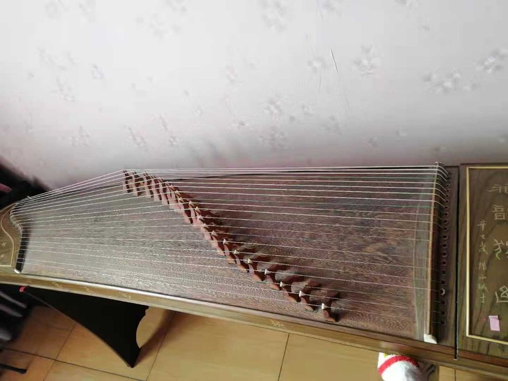 实体店琴行买的古筝，购入价1500，用了一...