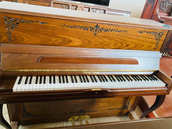 韩国进口英昌钢琴原木色，95新，手感适中，...