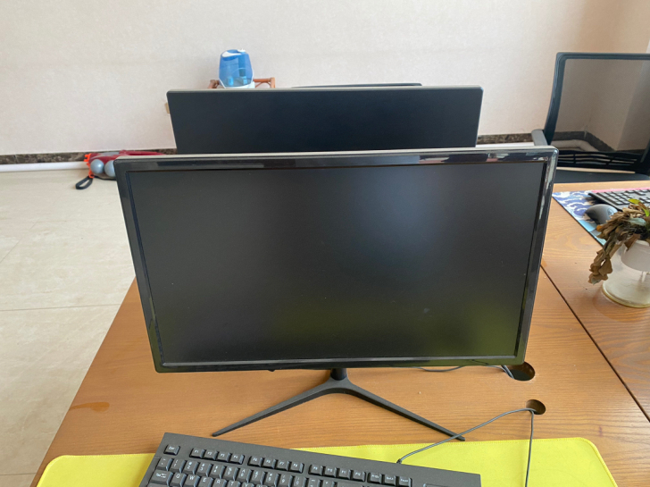 电脑显示器，24寸。