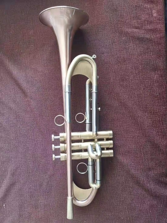 全新仿巴哈款小号，按键灵敏，音色非常价格美丽