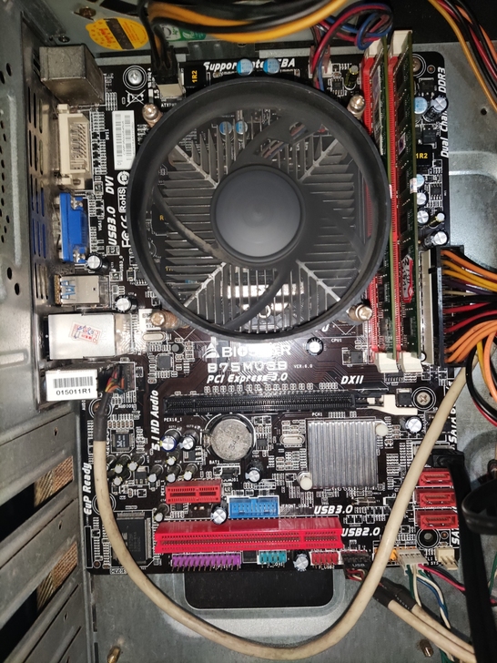 电脑主机 映泰B75主板 G2030CPU...