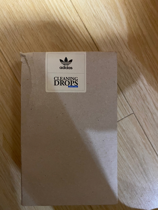 阿迪达斯三叶草