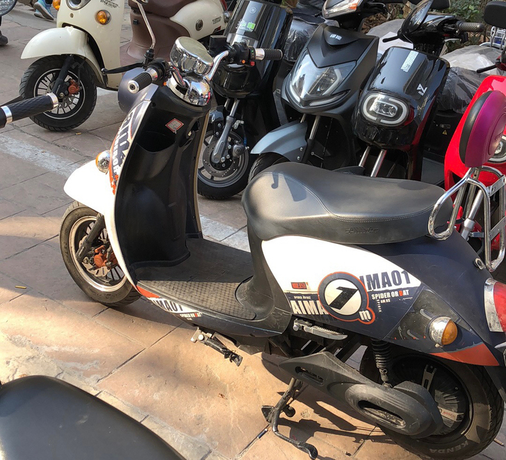 去外地工作，有爱玛电动车60V20A出售，...