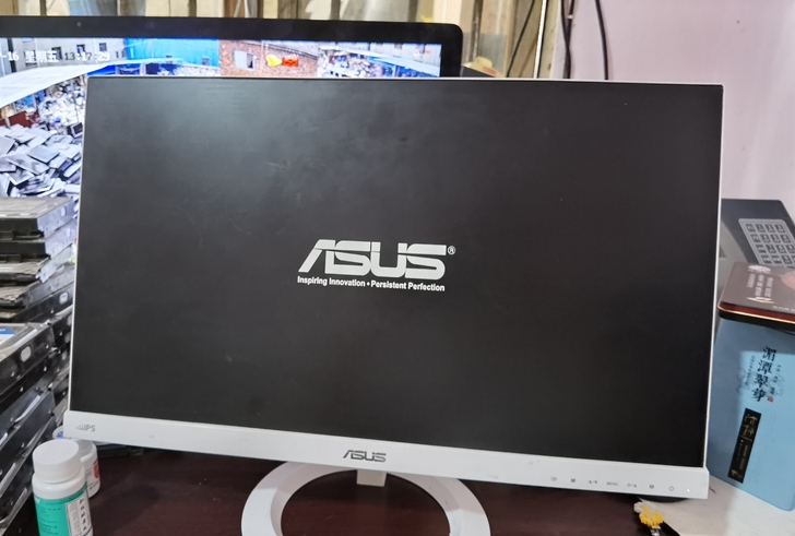 因为买了新显示器，所以要出售这个闲置。品牌...