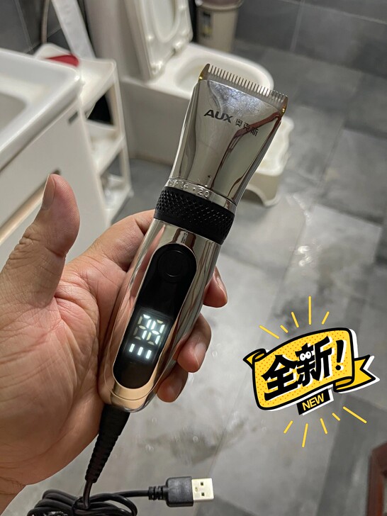 店铺清仓 现处奥克斯理发器电推剪