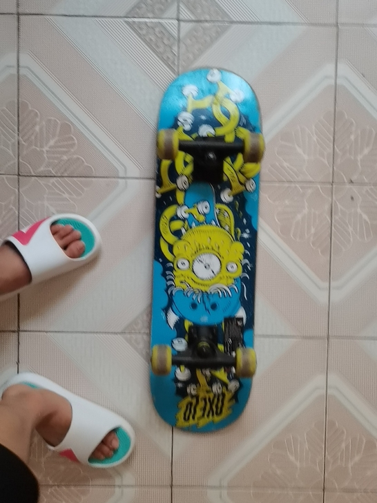 这是新手入门的滑板，现在不滑