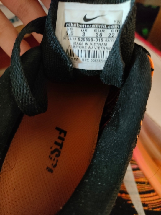 品牌型号 ：Nike 气垫运动鞋  36号...