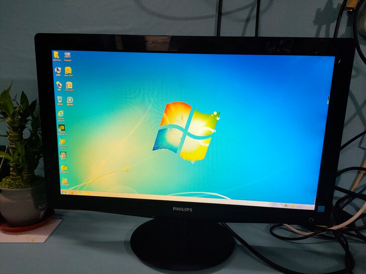 飞利浦22寸显示器
