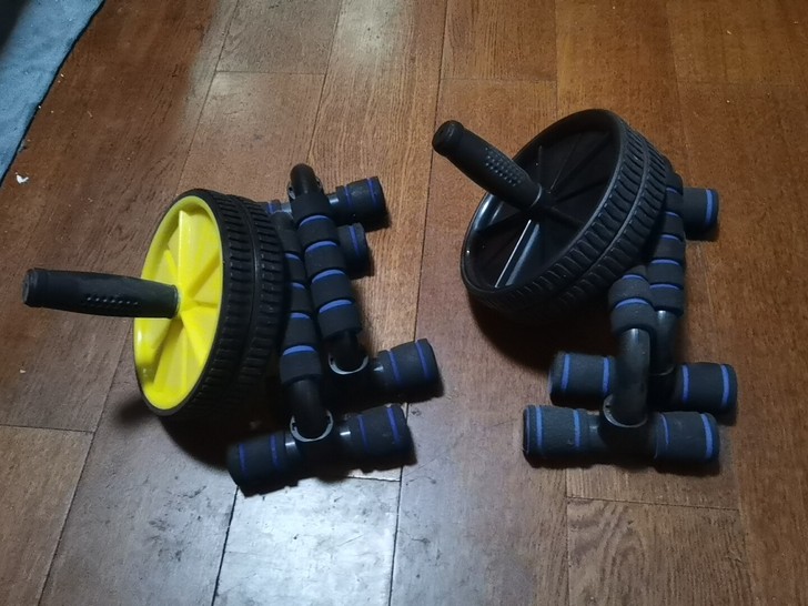 腹肌轮+俯卧撑支架，一套5元，自取