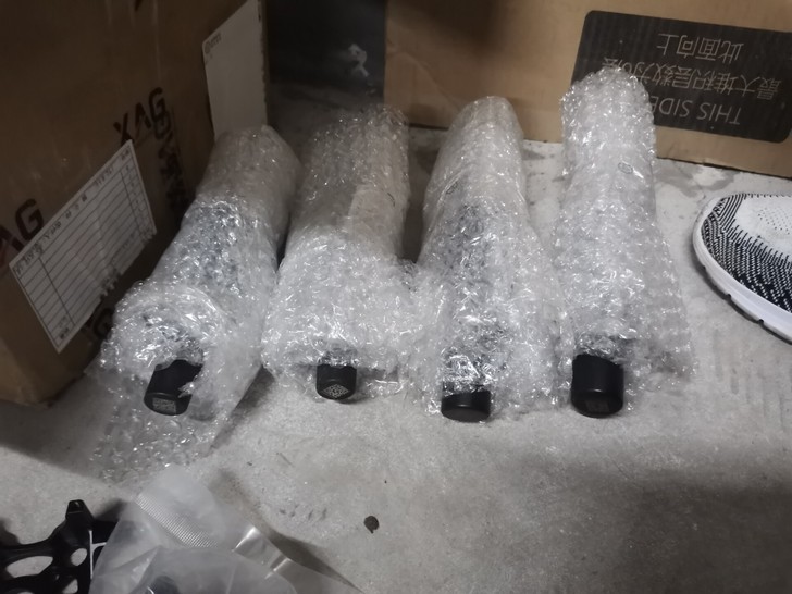 极飞2019款p30左右机臂上天线，一个接...