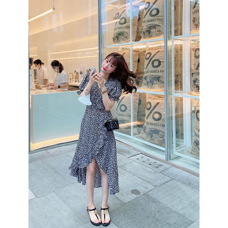 GA赫本风碎花v领收腰连衣裙女夏季新款显瘦...