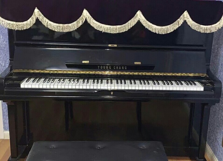 进口英昌钢琴，家用钢琴转让，2016年全新...
