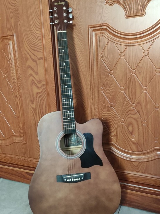 买了不会玩，放家里也是放着，便宜出来，有琴...