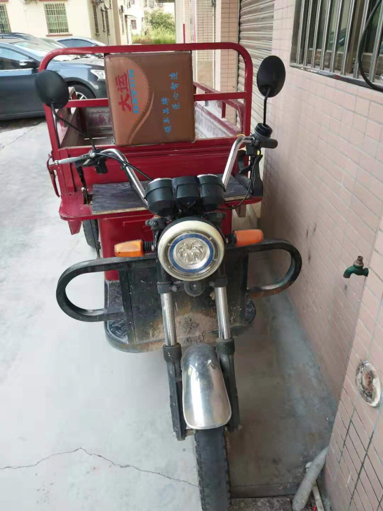 大运三轮车，购买时是4500元的使用2年，...