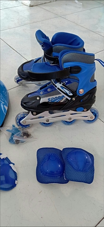 盆友的店不开了,还有一批溜冰鞋,低价处理了...