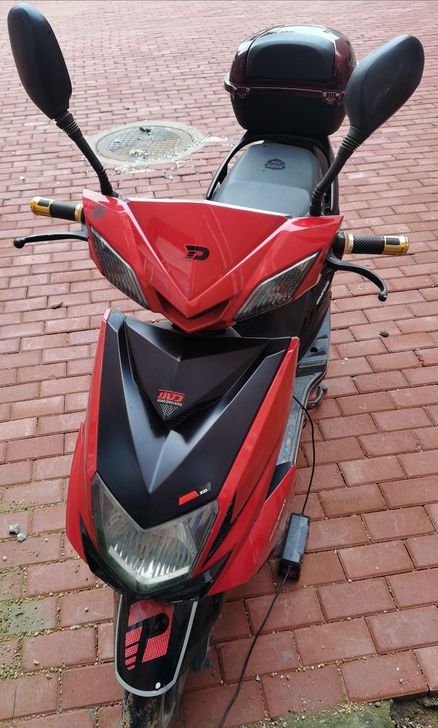 小刀电动车九成新，电瓶出厂日期2020年1...