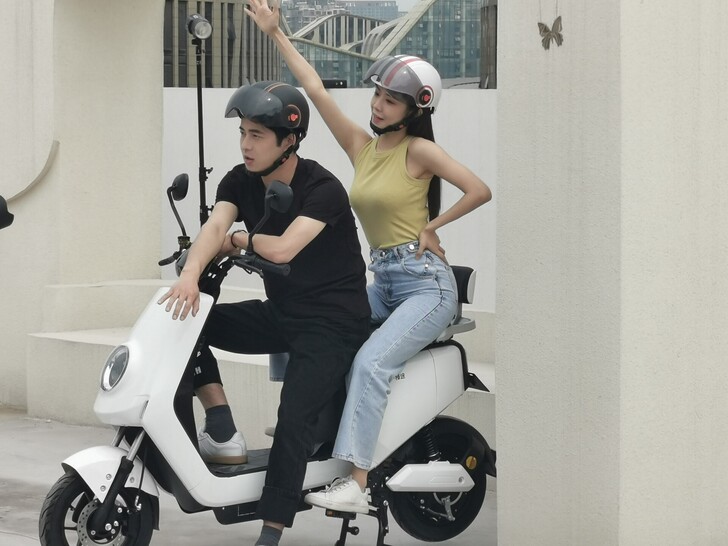 全新牛系哈啰智能电动车