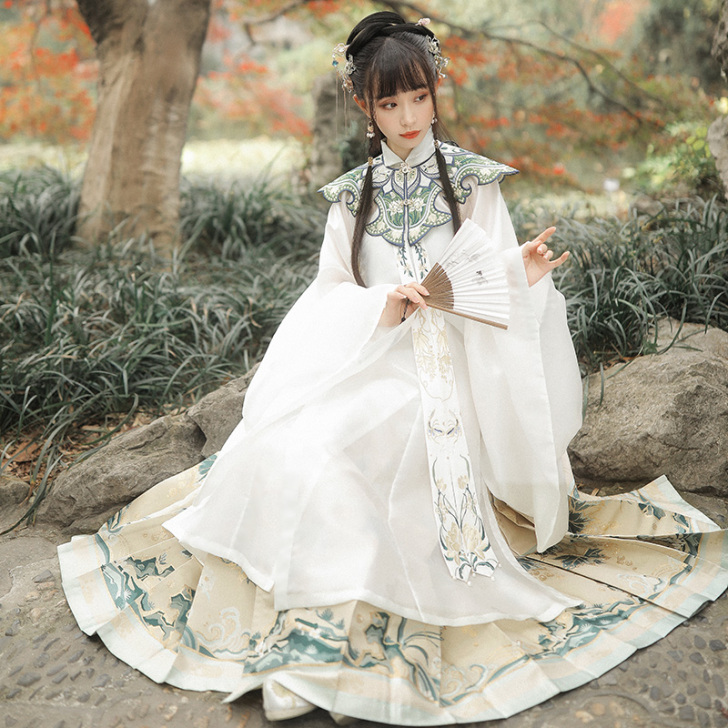 十三余汉服 绿珠清影 立领斜襟长衫