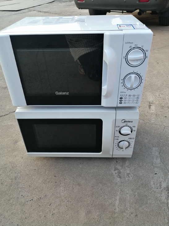 格兰仕，美的微波炉，功能全好的，里外都很干...