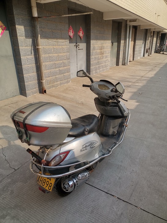 新大洲摩托，原装进口本田发动机，125踏板...