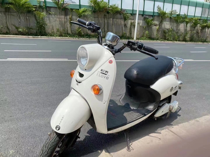 小刀电动车，六十伏。