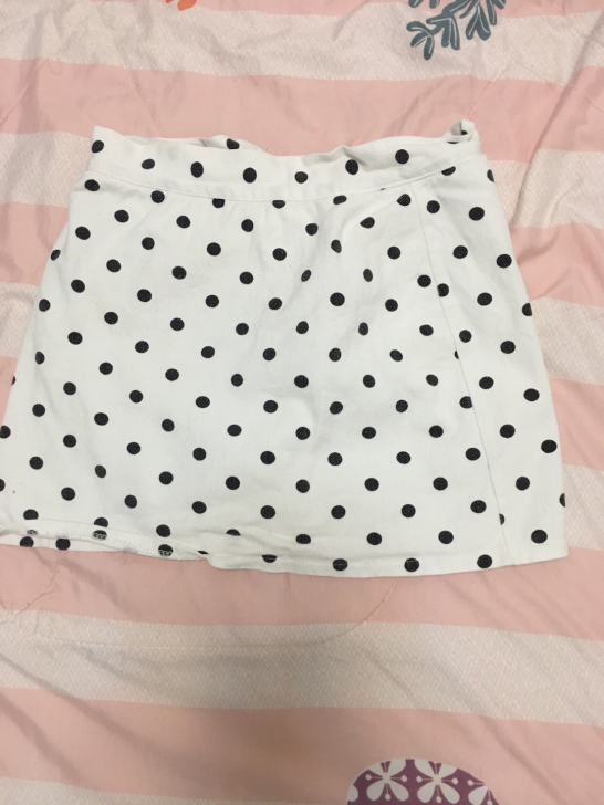 几乎全新，质量挺不错的，因家里衣服太多，所...