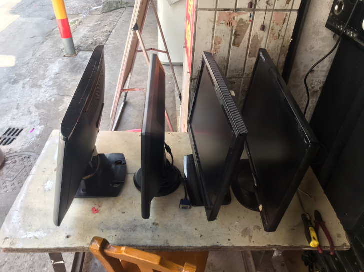 有多台电脑液晶显示器低价平卖
