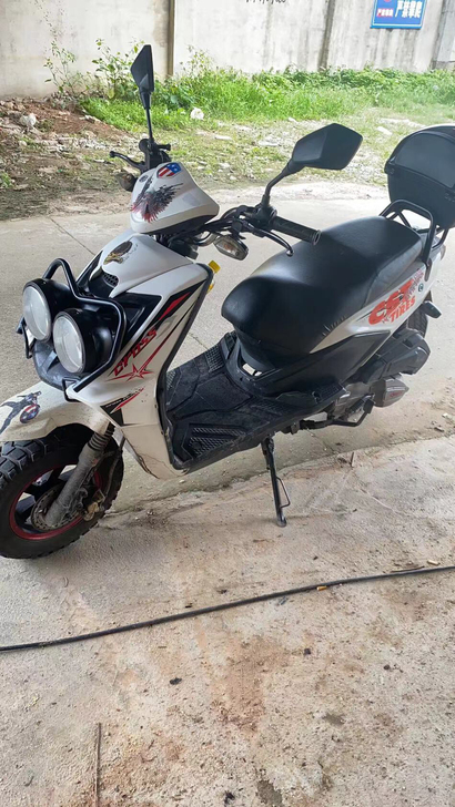 路虎踏板摩托车150CC，4千多公里，特价...