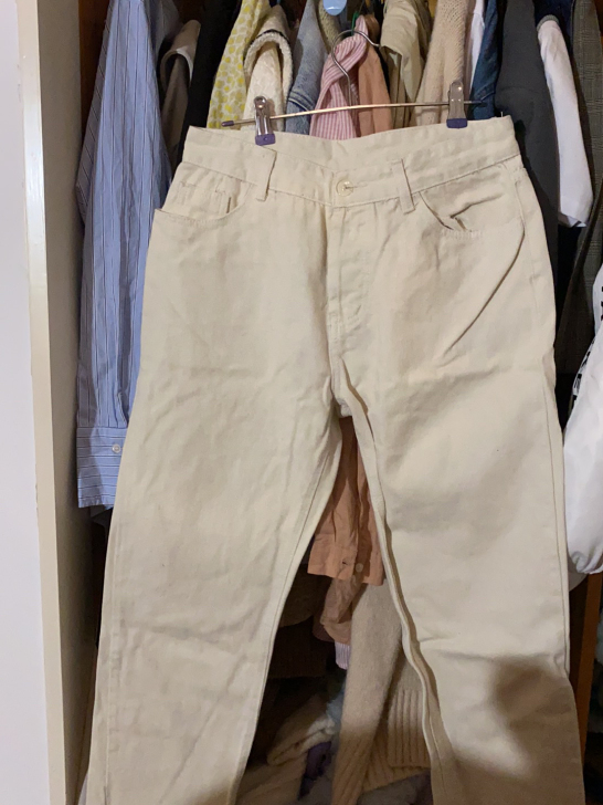 白色百搭牛仔裤