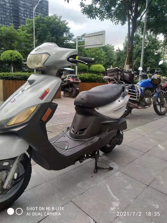 125踏板车一台
