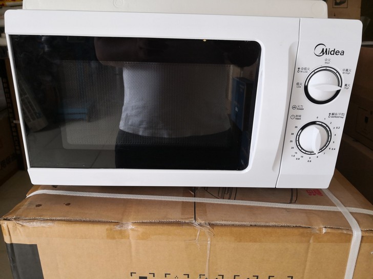 白色美的机械微波炉，旋钮调节，简单快捷，加...