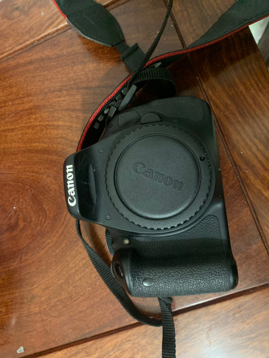 佳能600D，没有包，单买机身1200，1...