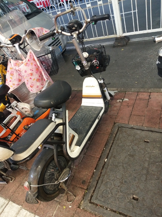 要搬家，爱玛电动车530便宜出。除了电池不...