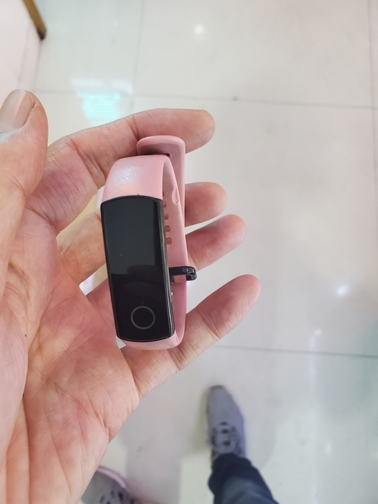 荣耀手环4，电池可以用一个星期以上。有原装...
