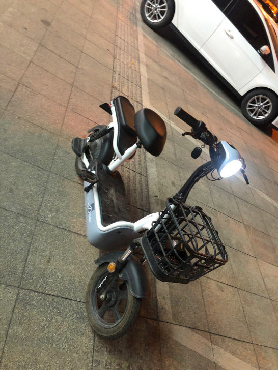 爱玛电动小毛驴 买了就可以直接上路 不需要...