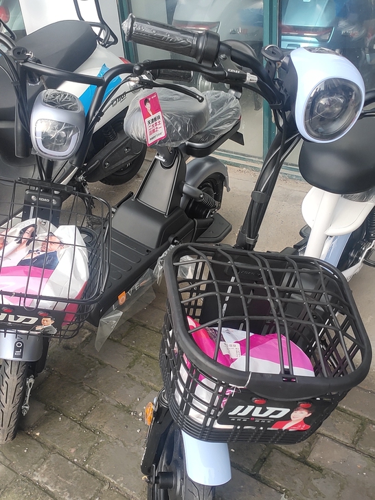 小刀电动车
