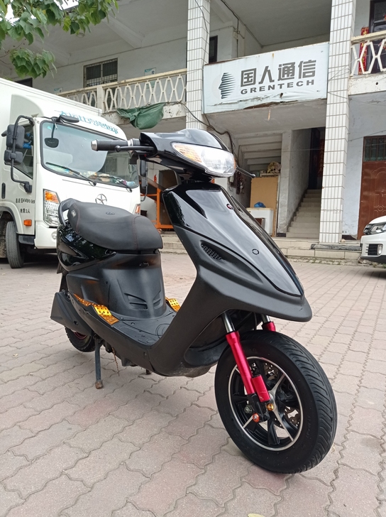 郑州9成新二手雅迪爱玛电动车二手电车，有牌...