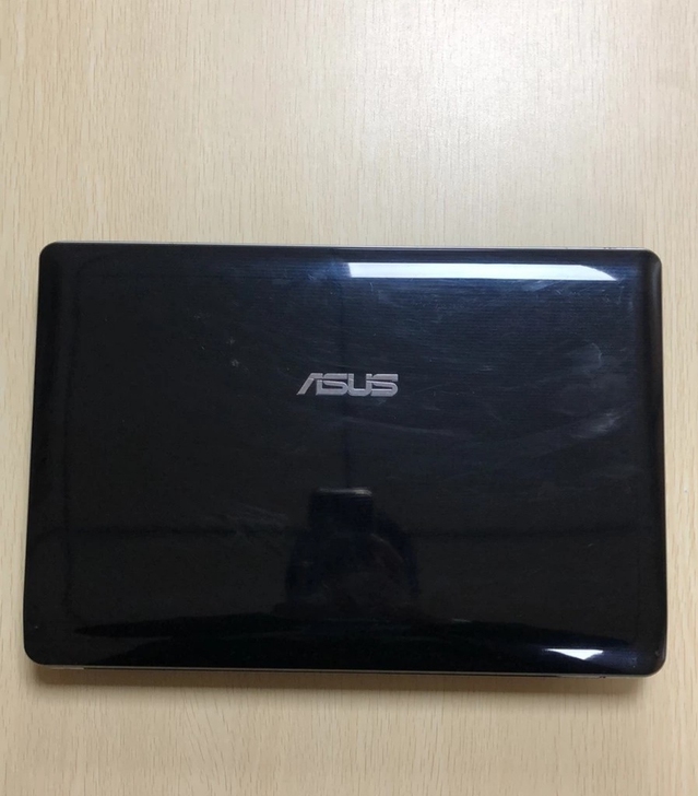 华硕ASUS A40J 笔记本电脑。