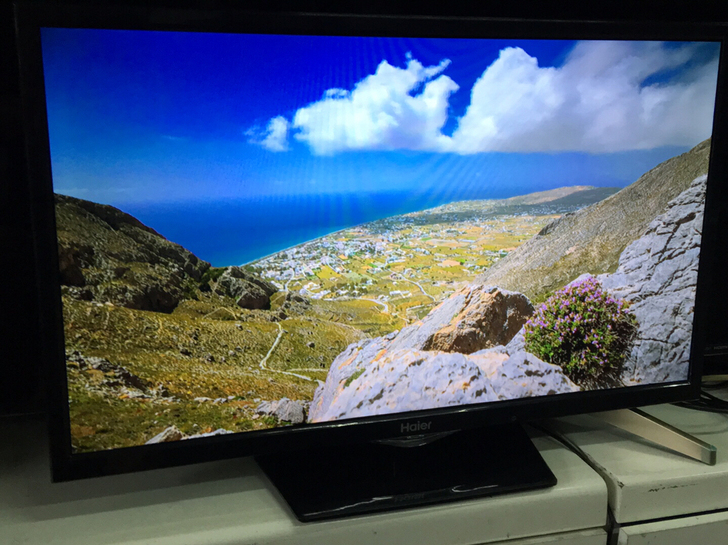海尔32英寸液晶电视，外观干净图像清晰，没...