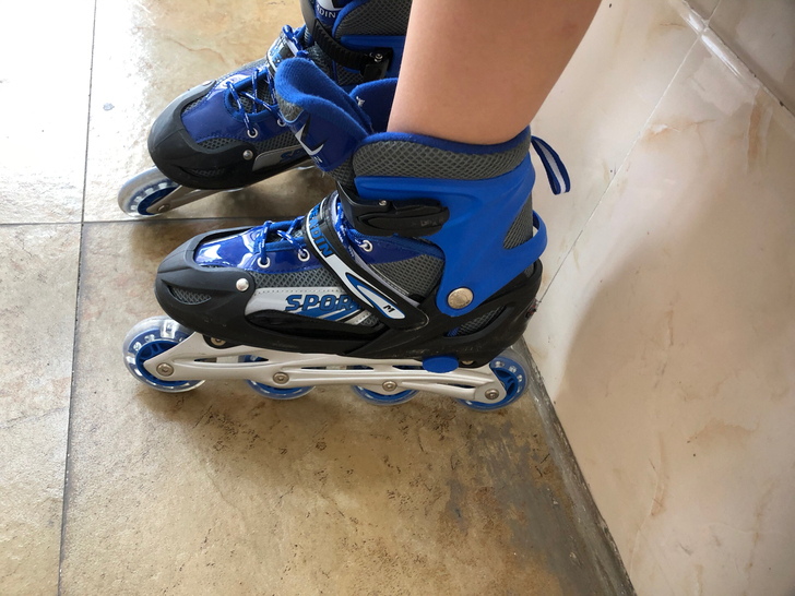 99新单排儿童旱冰鞋，尺码拍大了儿子很喜欢...