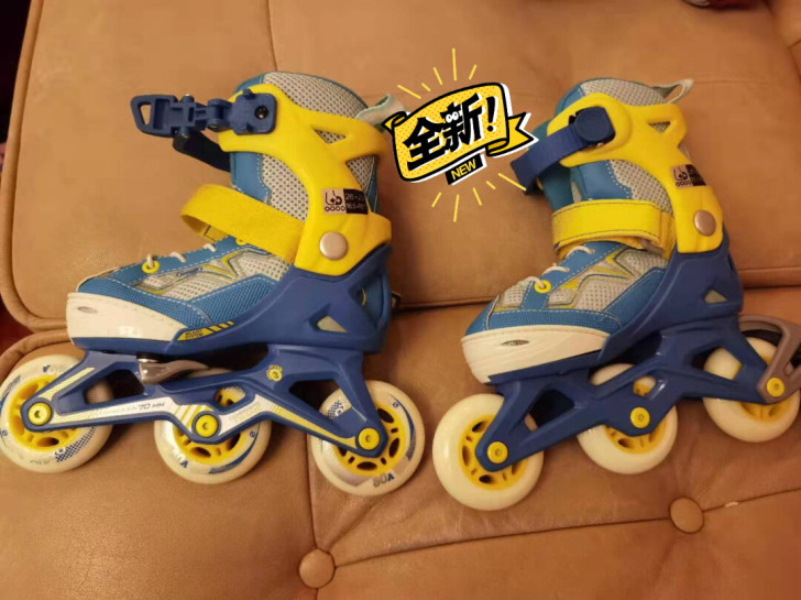 全新儿童轮滑鞋+护具，鞋是迪卡侬的26-2...