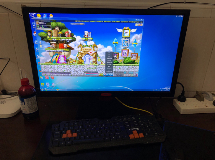 台式电脑主机箱，屏幕已经出掉，现在还剩下主...