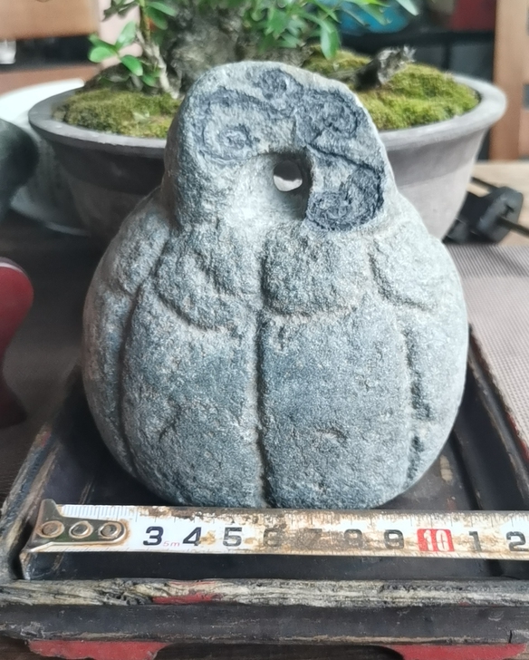 青石如意瓜瓣石权 年代感久远 残缺美  韵...