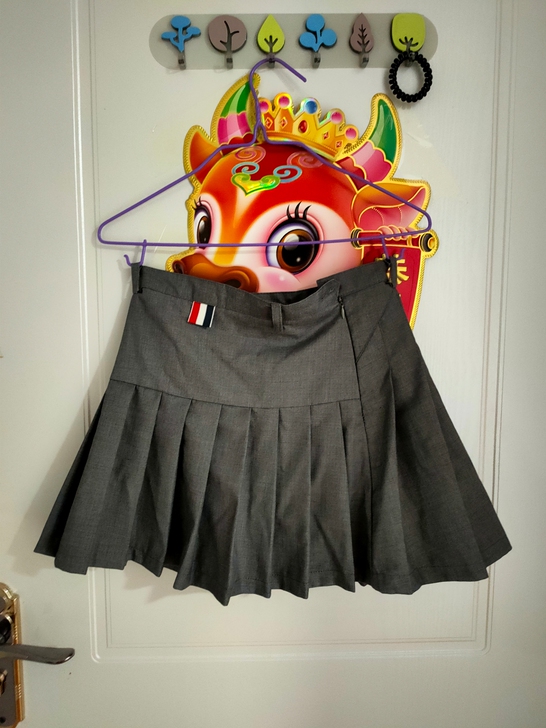 百褶学院短裙，拍照很好看，62的腰，穿着拍...