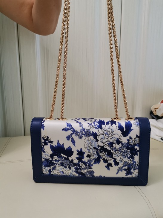 上海机场购买,杭州桑蚕丝绸封皮,全牛皮斜挎包