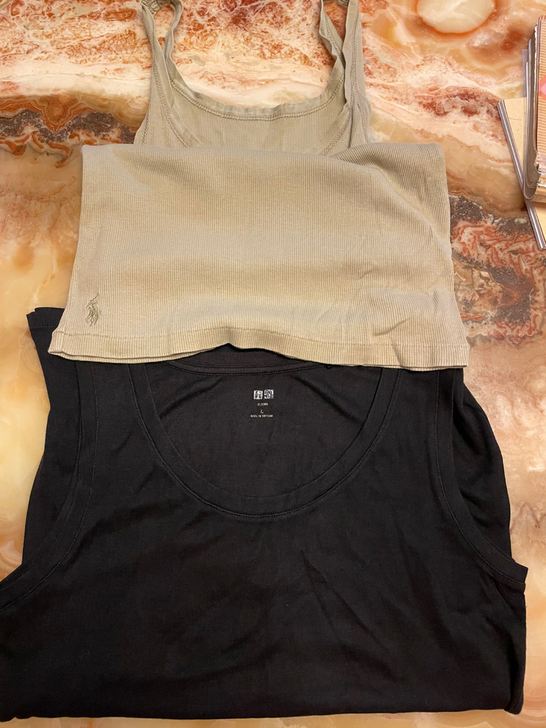 两件背心打包,一个中码,一件L码。二手不退换