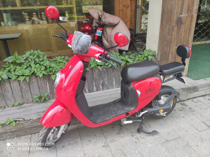 新国标小刀品牌电动车， 黄牌永久骑，证件齐...