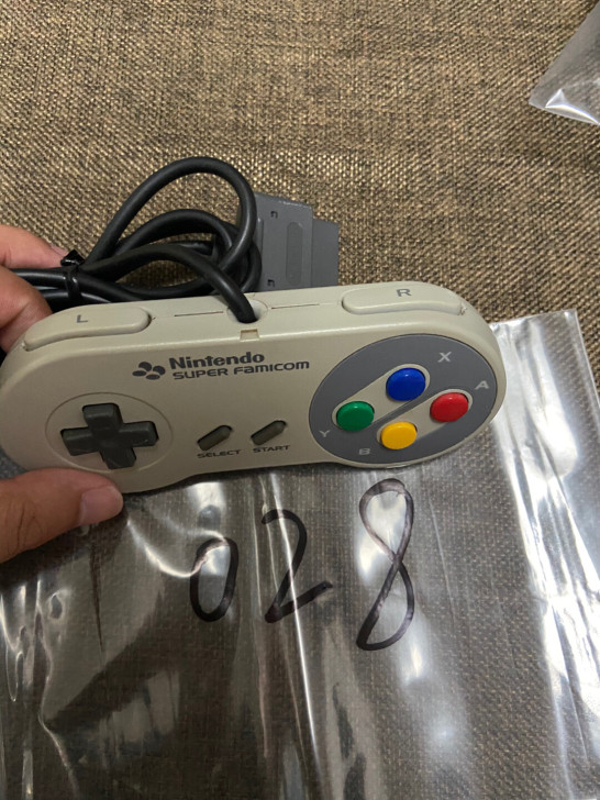 日本正版sfc游戏手柄，成色微黄，(自己编...