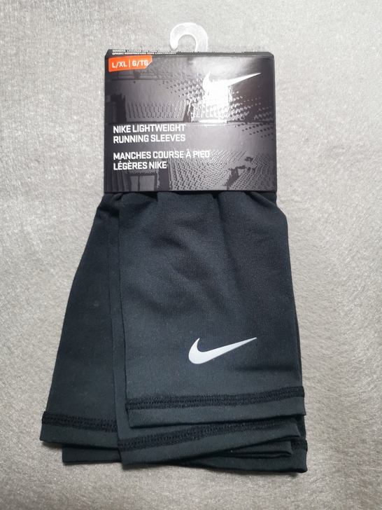 耐克护臂一副L/XL。3M反光标