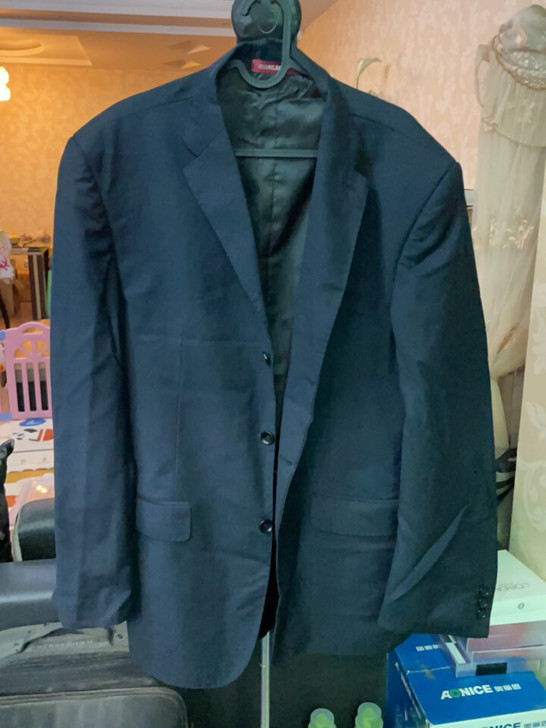男士西装外套，老公之前上班穿的，工作没做多...